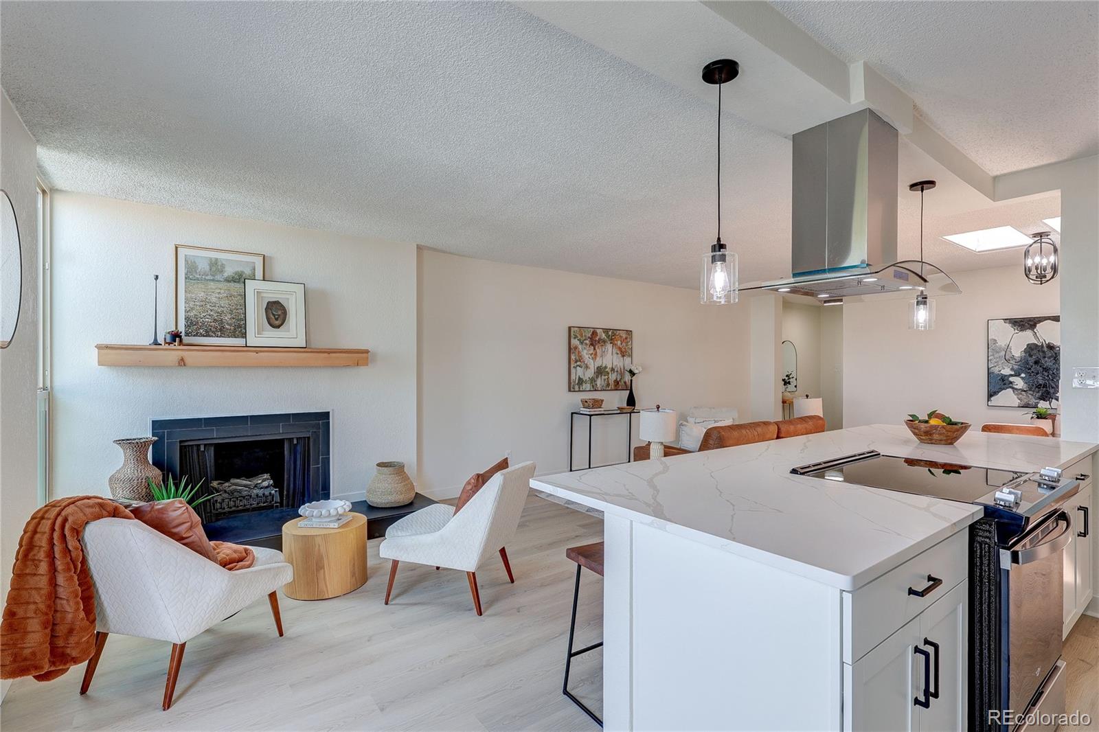 MLS Image #7 for 2880 s locust street,denver, Colorado