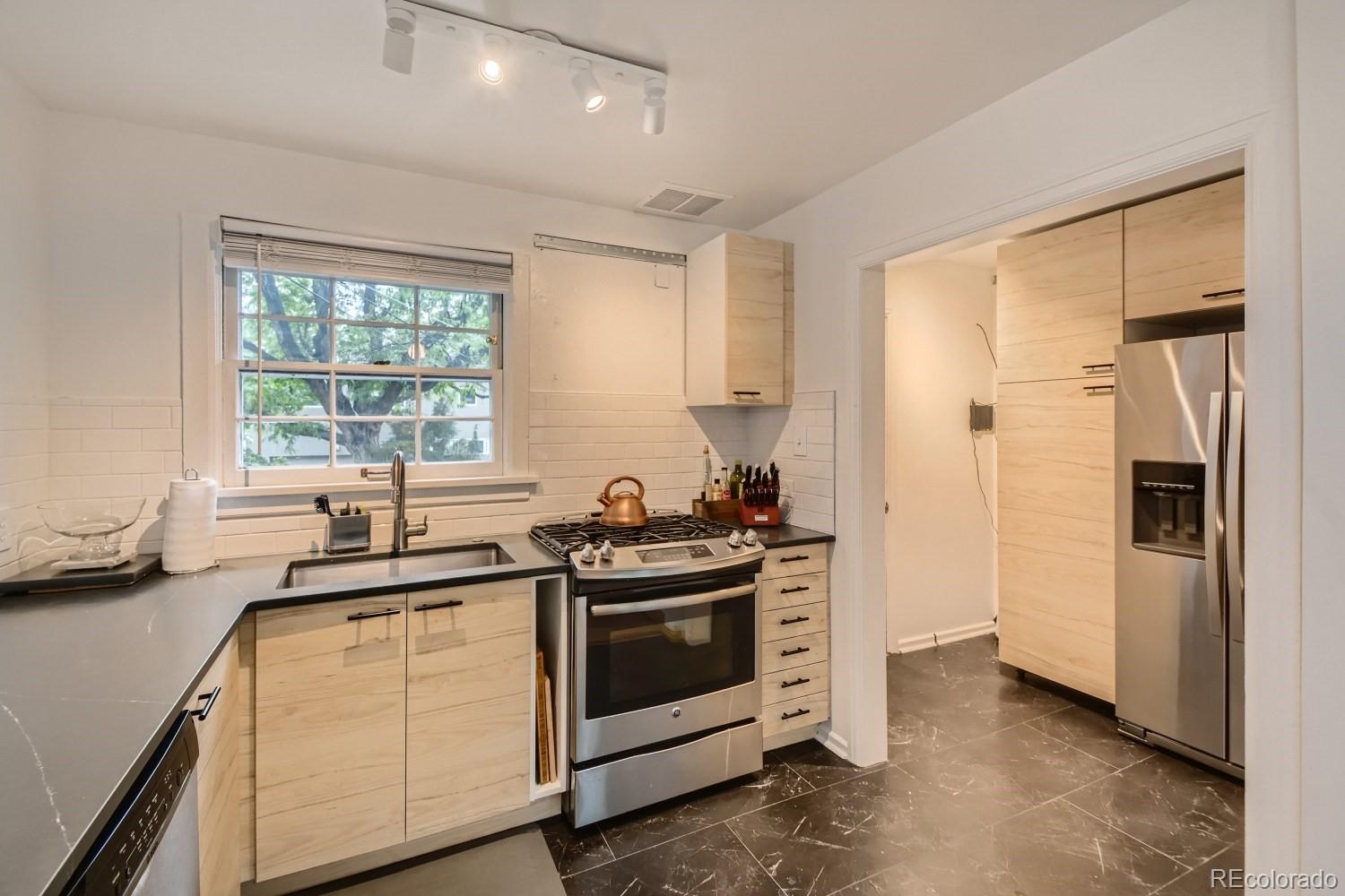 MLS Image #5 for 415 n monroe street,denver, Colorado