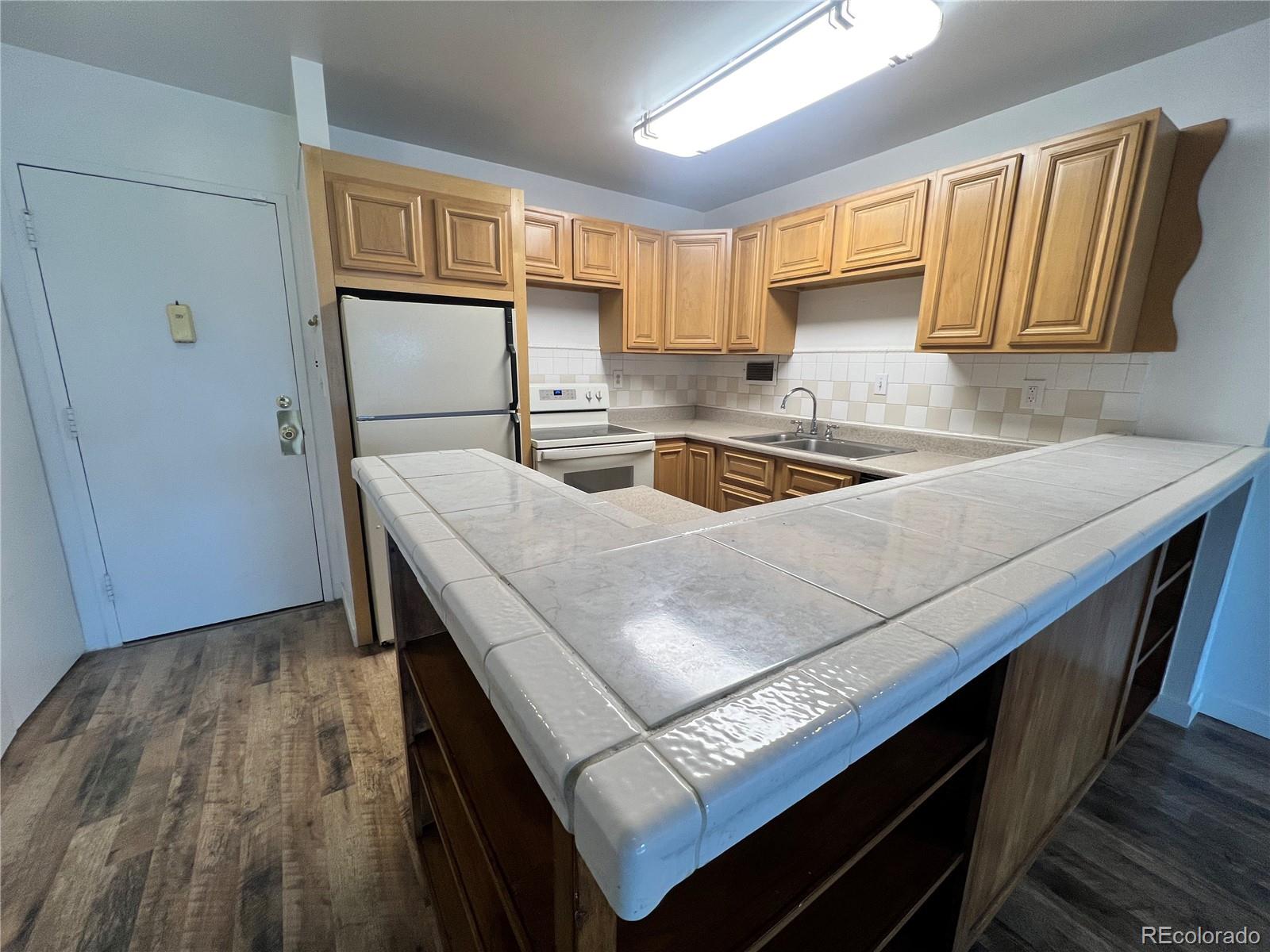 MLS Image #5 for 1121  albion street 702,denver, Colorado