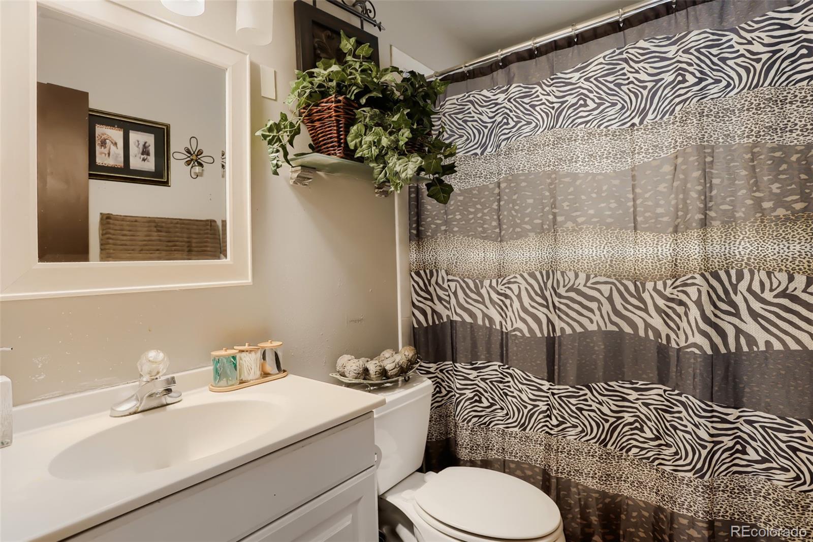 MLS Image #11 for 1192 s alcott street,denver, Colorado