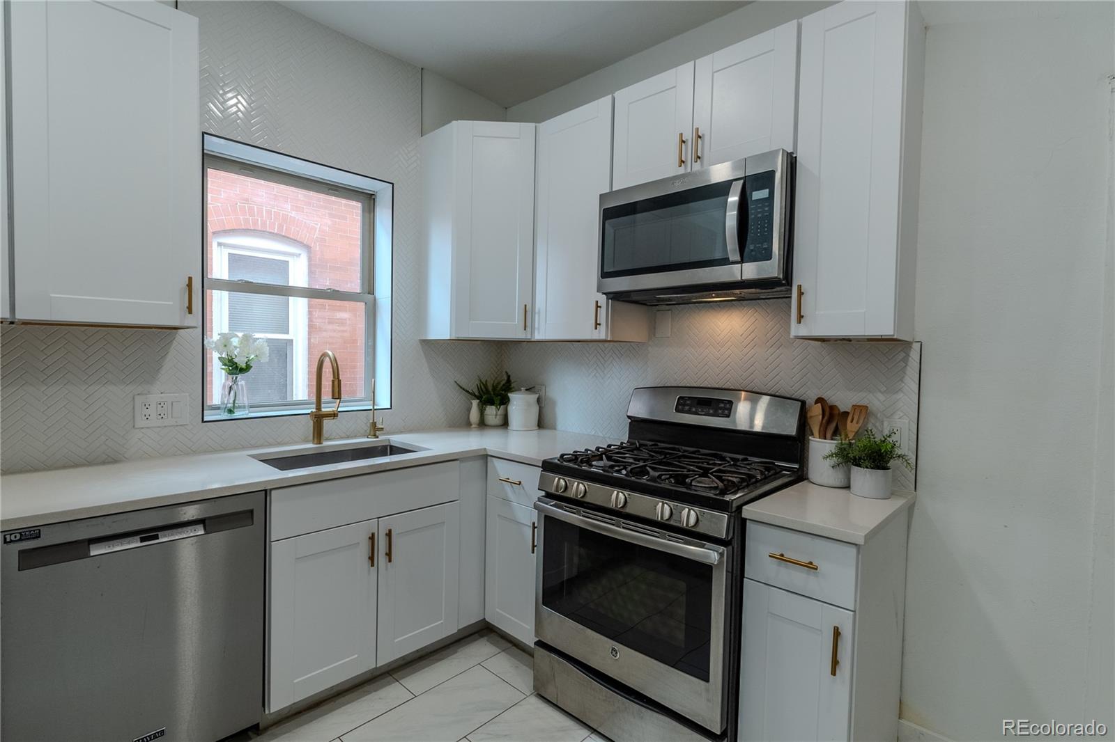 MLS Image #10 for 342 s lincoln street,denver, Colorado