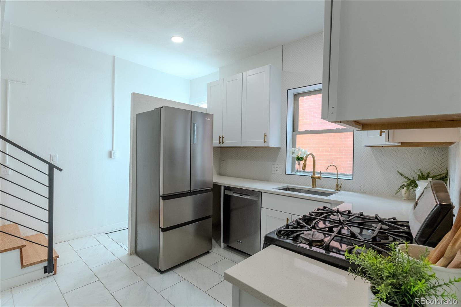 MLS Image #12 for 342 s lincoln street,denver, Colorado