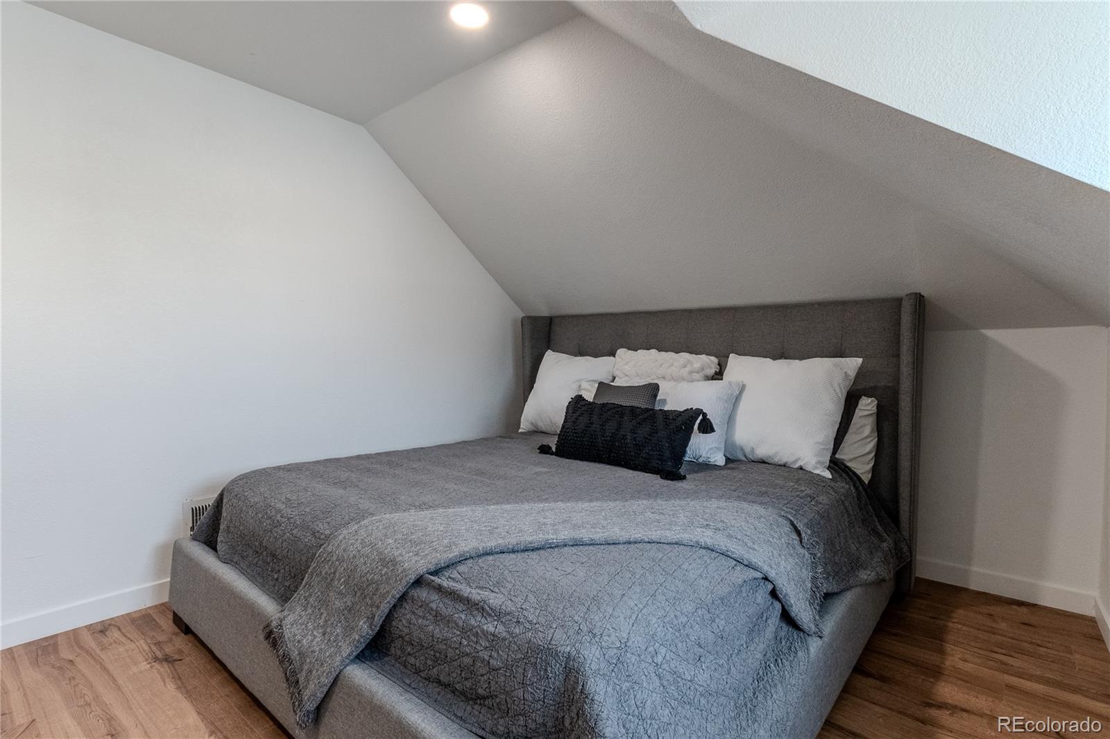 MLS Image #20 for 342 s lincoln street,denver, Colorado