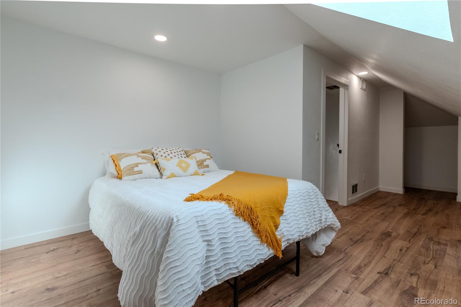 MLS Image #23 for 342 s lincoln street,denver, Colorado