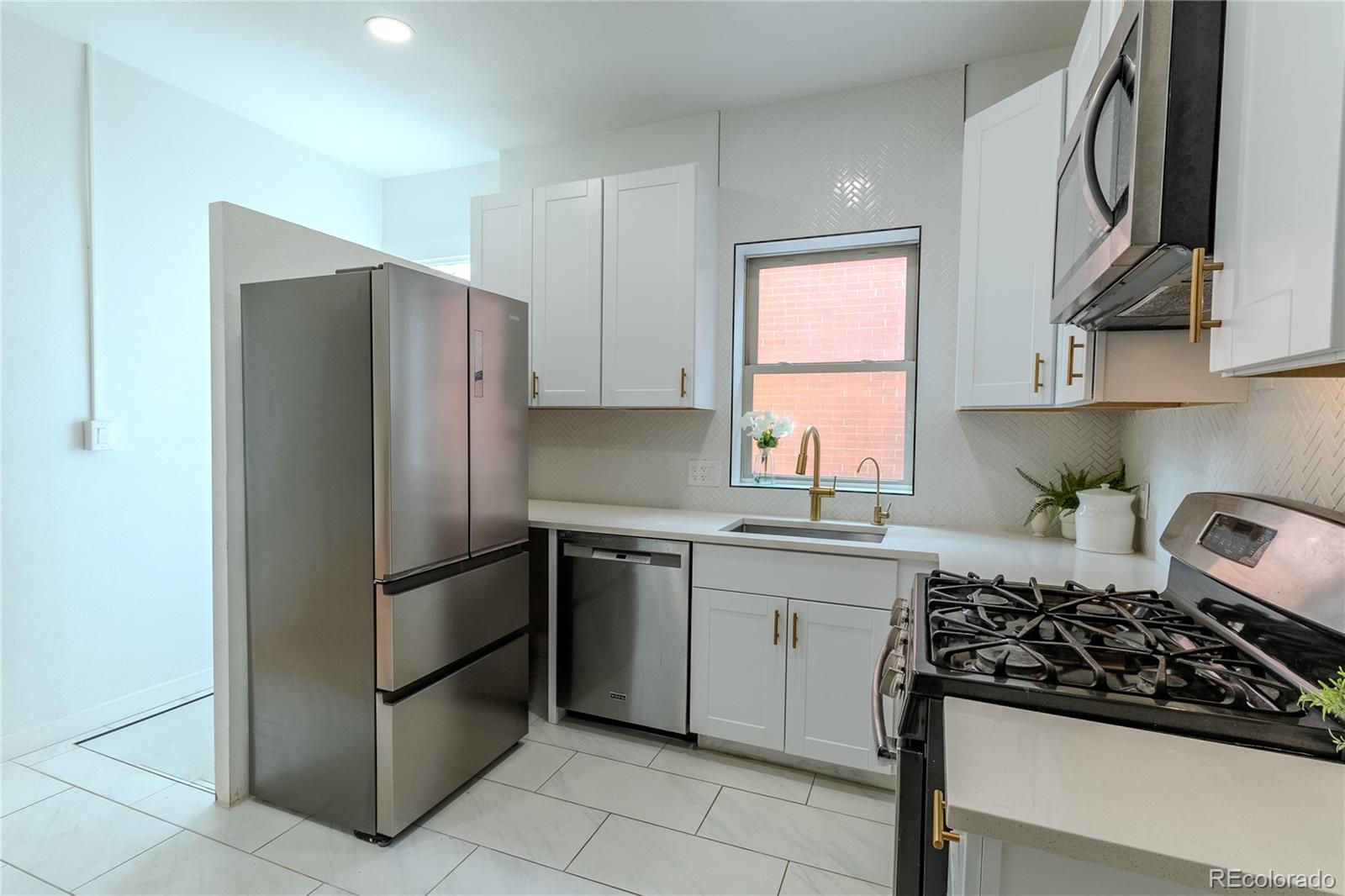 MLS Image #9 for 342 s lincoln street,denver, Colorado