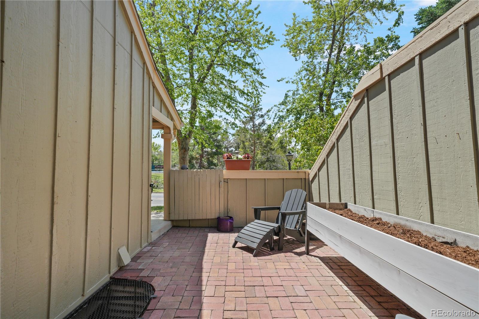 MLS Image #4 for 7779 s curtice drive,littleton, Colorado