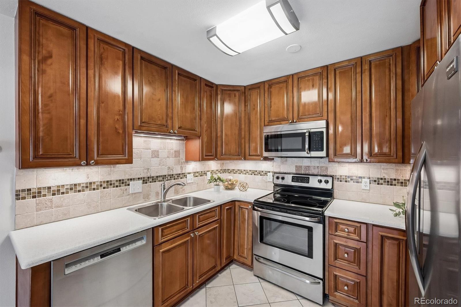 MLS Image #3 for 755 s clinton street 6a,denver, Colorado