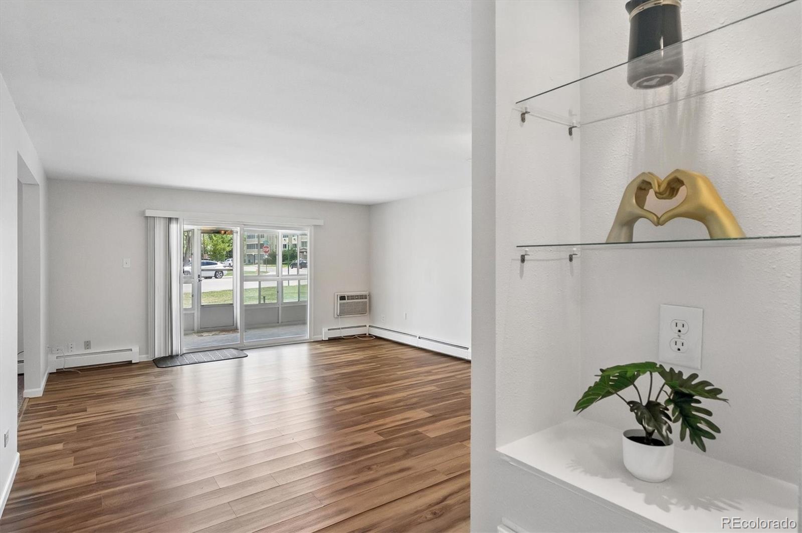 MLS Image #7 for 755 s clinton street 6a,denver, Colorado