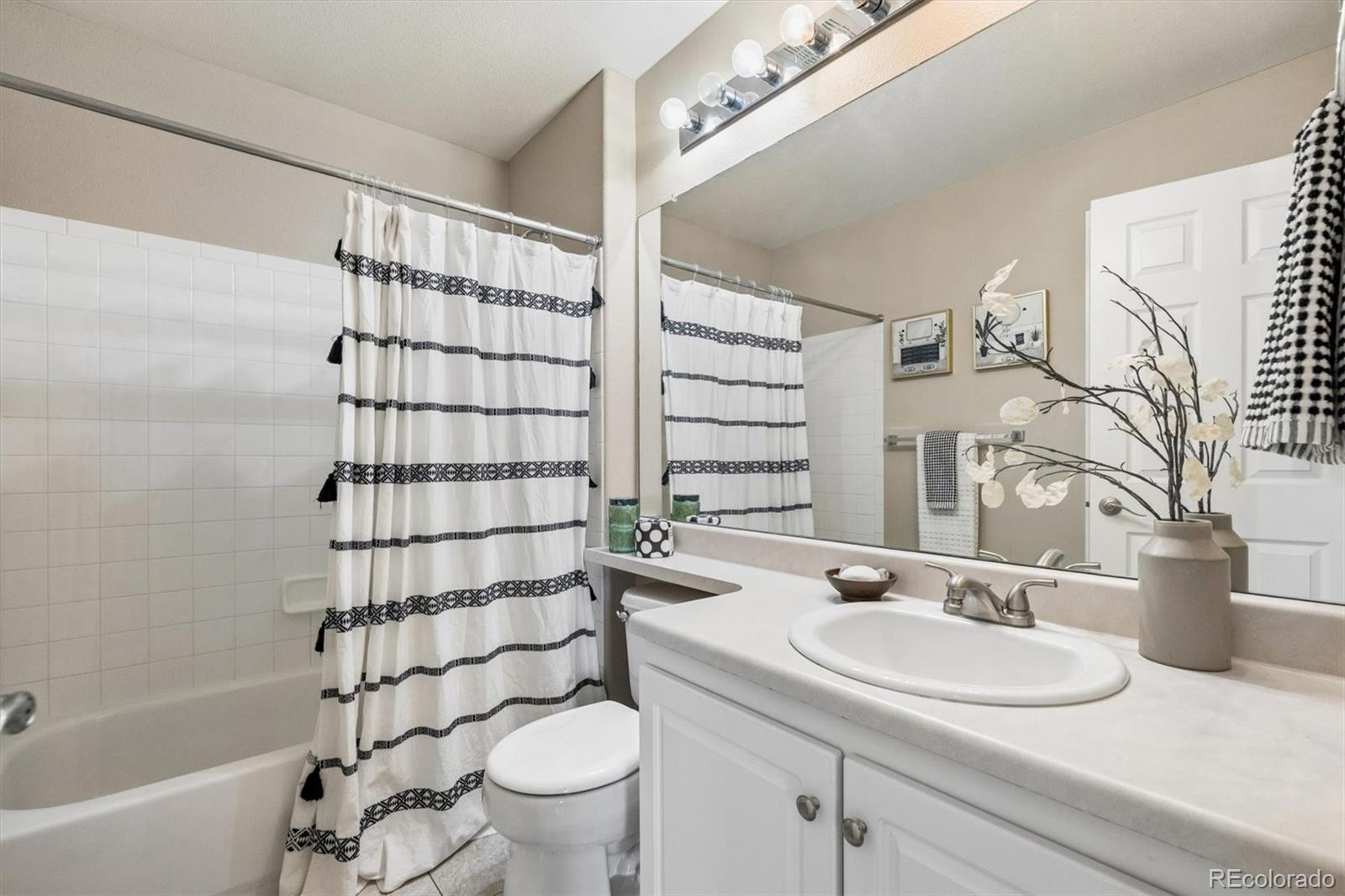 MLS Image #22 for 5652 s yakima way,aurora, Colorado