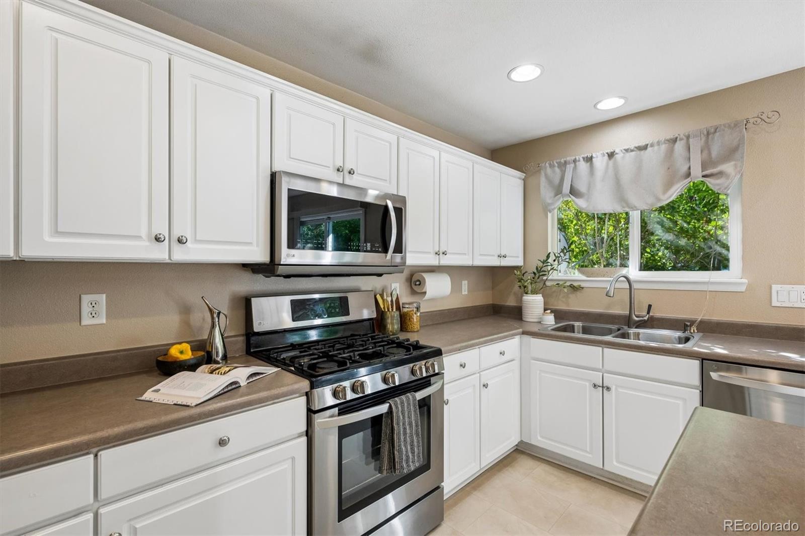MLS Image #6 for 5652 s yakima way,aurora, Colorado
