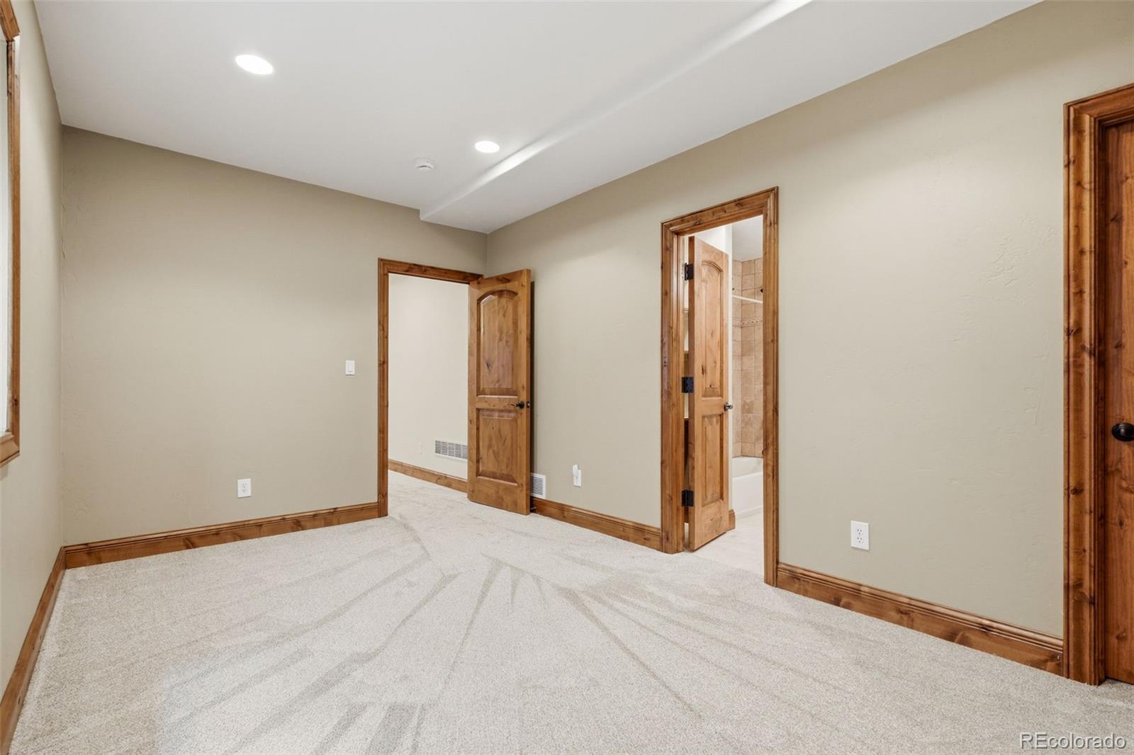 MLS Image #33 for 2196 s washington street,denver, Colorado
