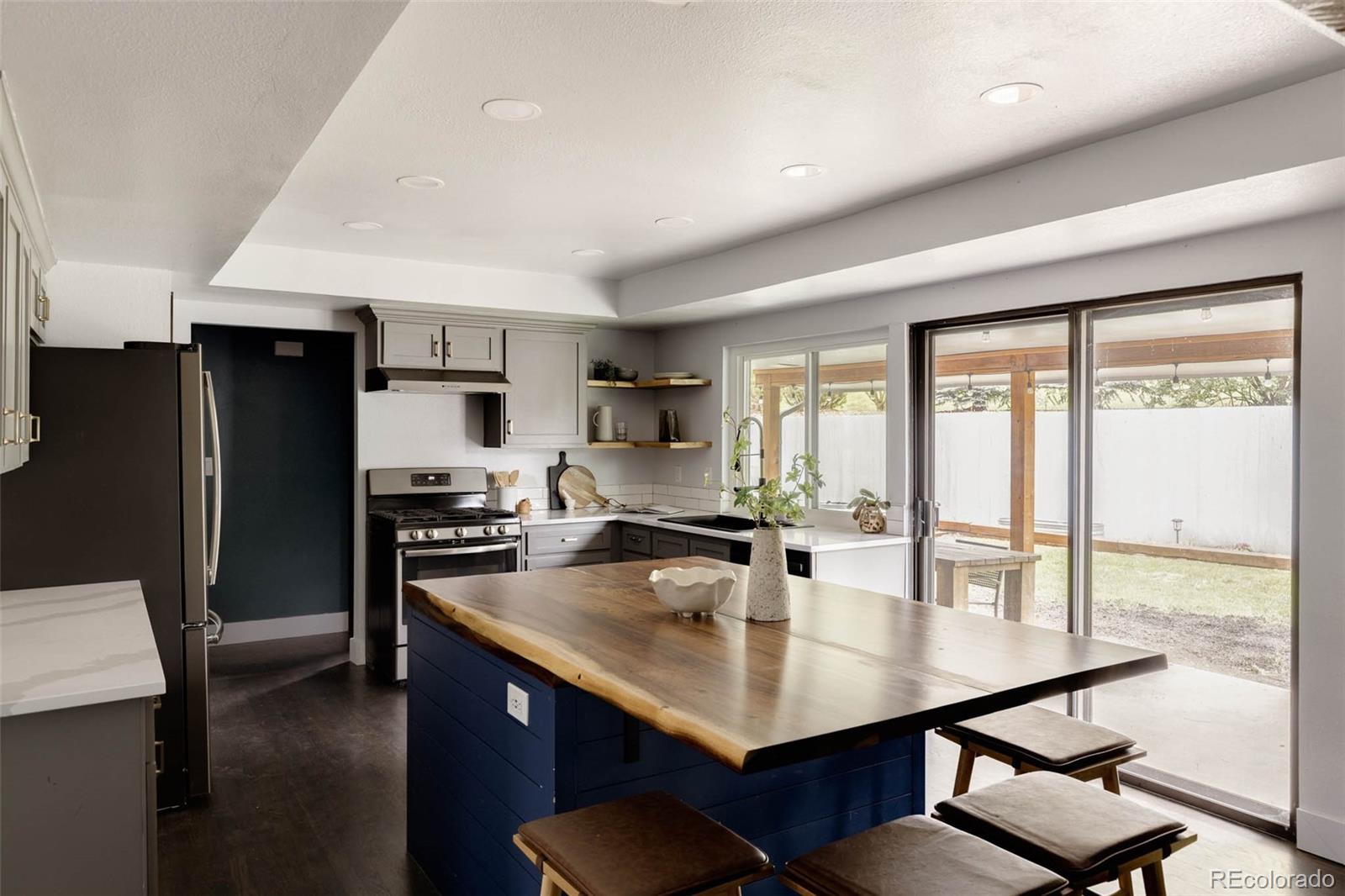 MLS Image #5 for 7392 s madison circle,centennial, Colorado