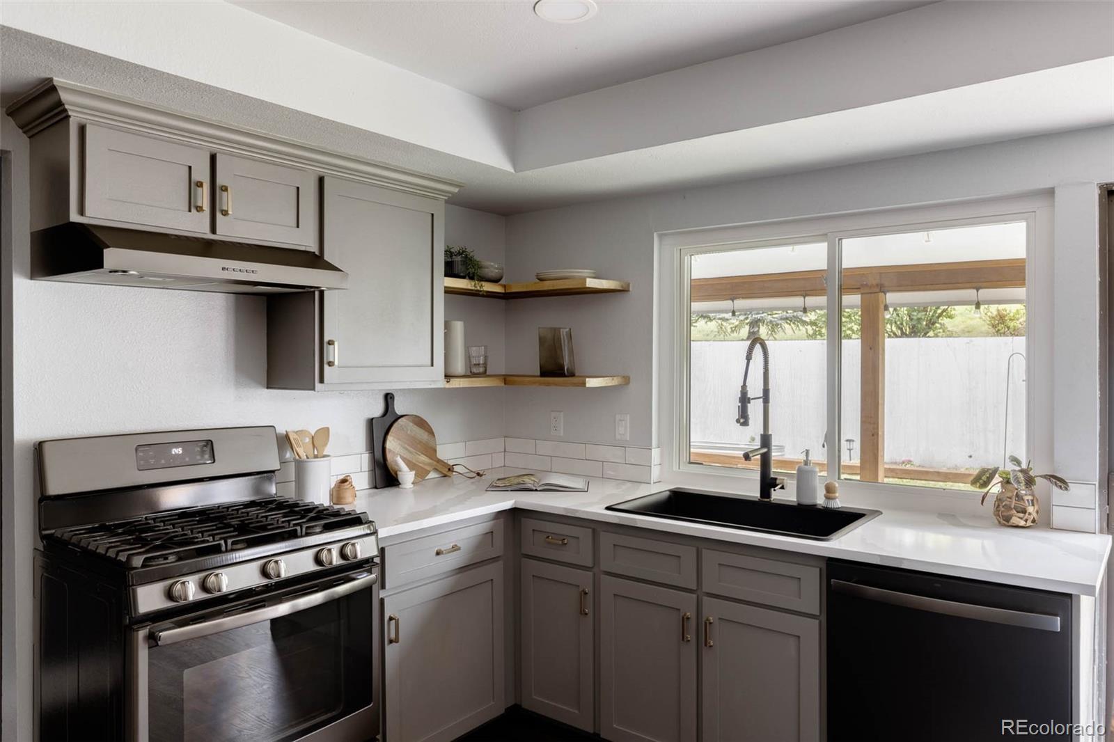 MLS Image #6 for 7392 s madison circle,centennial, Colorado