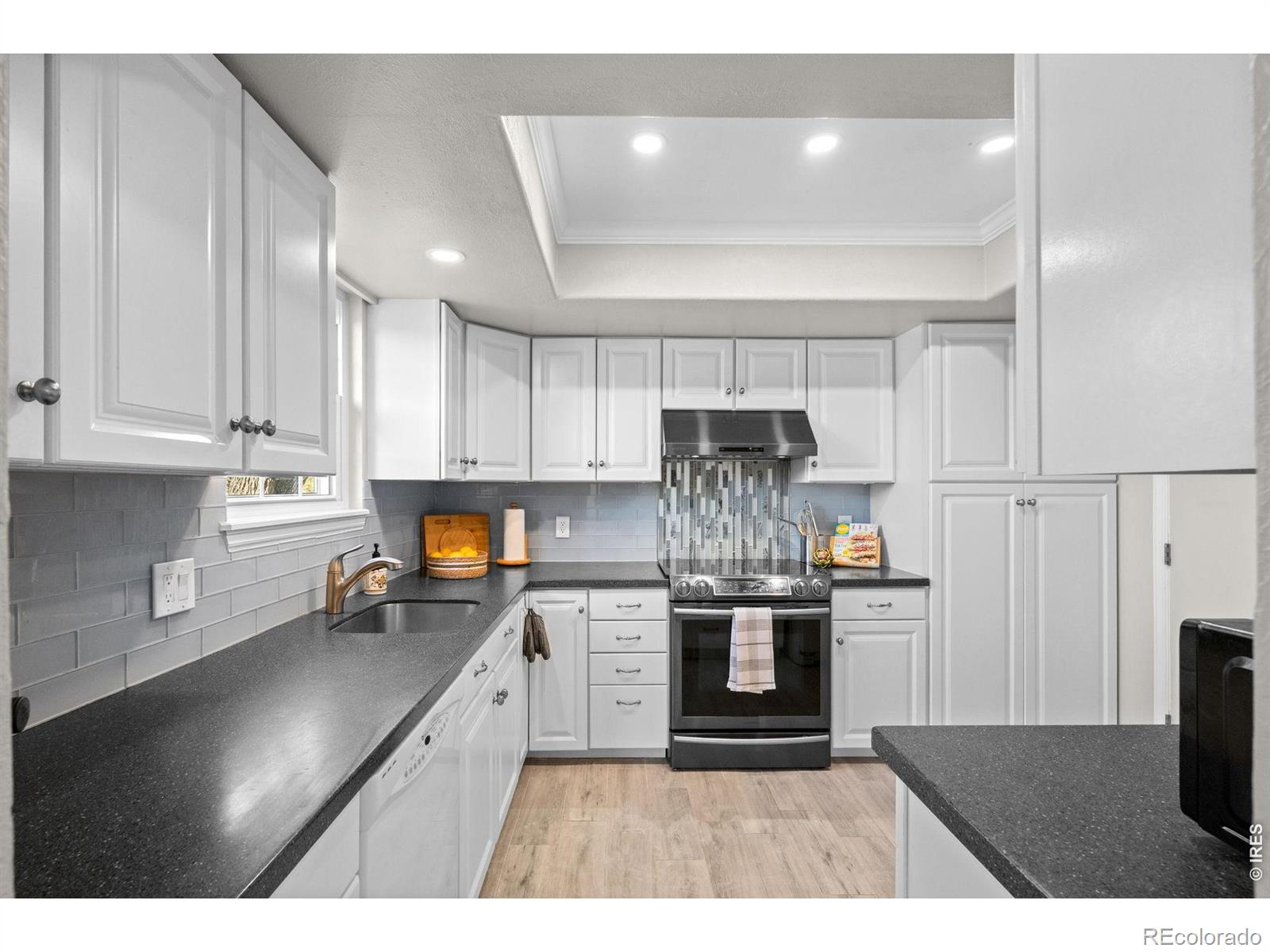 MLS Image #8 for 13872 e linvale place,aurora, Colorado