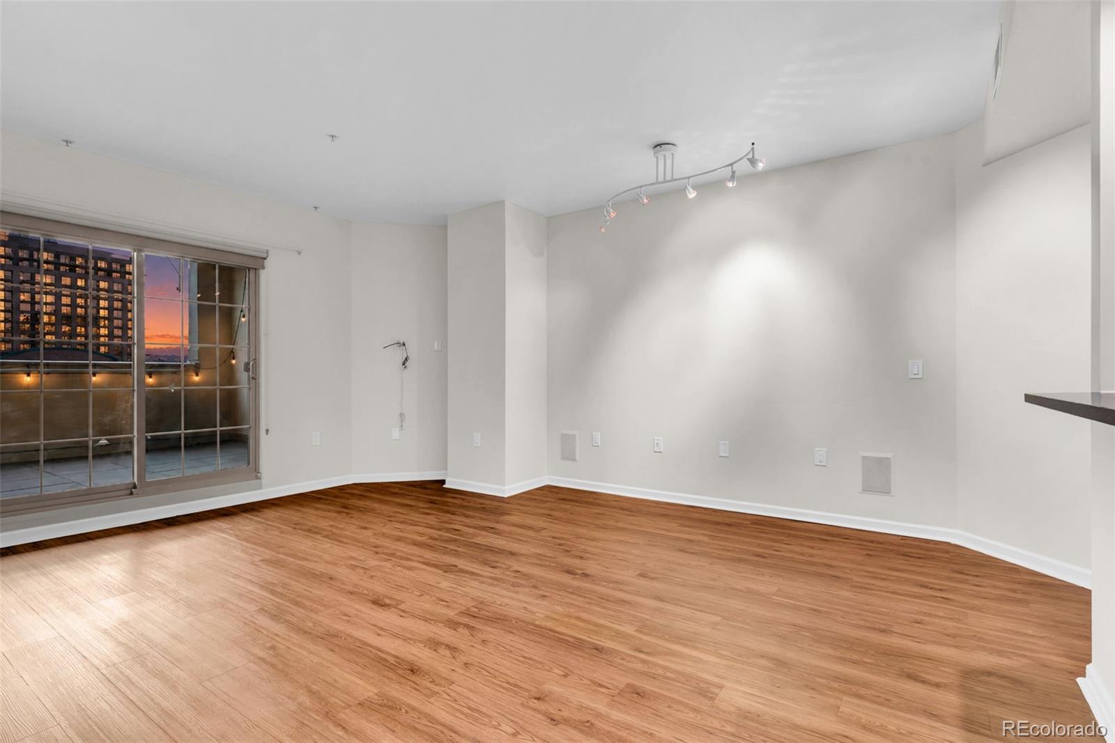 MLS Image #2 for 925 n lincoln street,denver, Colorado