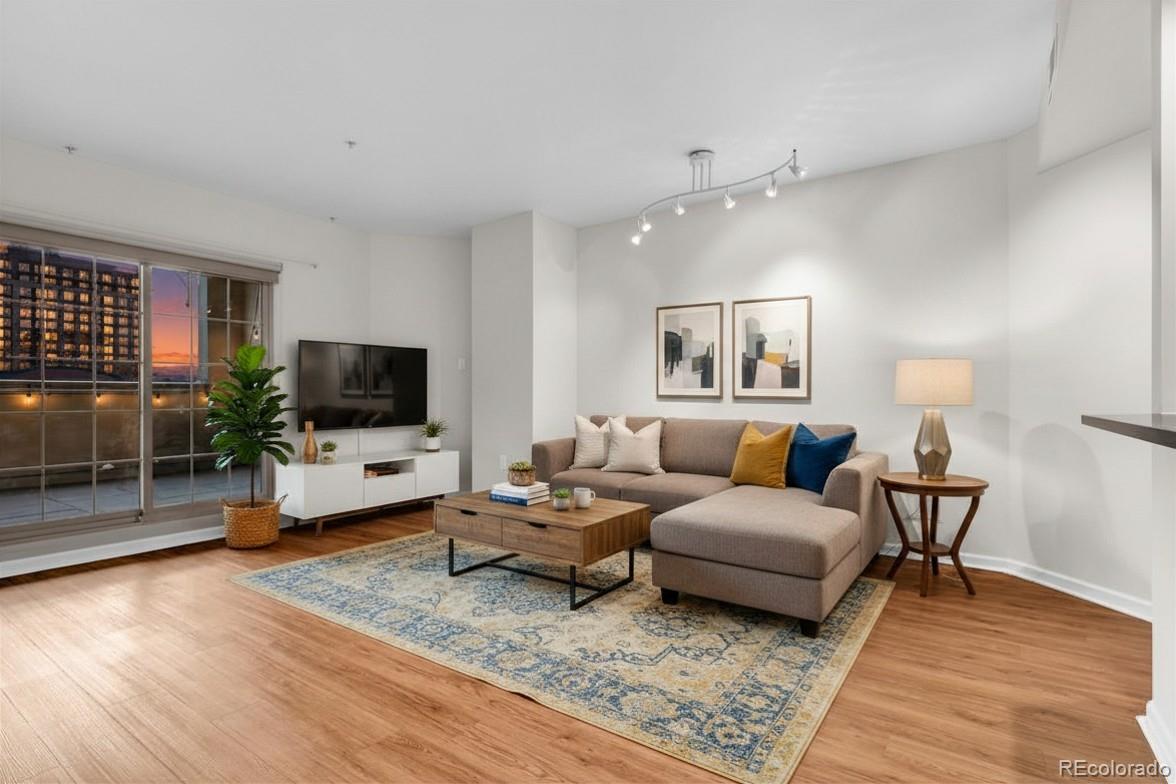 MLS Image #3 for 925 n lincoln street,denver, Colorado