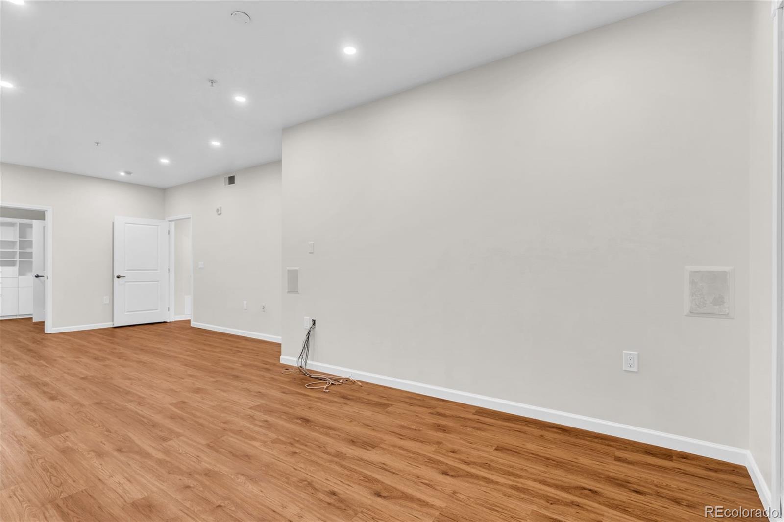 MLS Image #9 for 925 n lincoln street,denver, Colorado