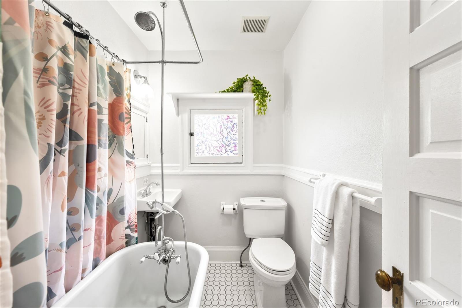 MLS Image #15 for 544 n pearl street,denver, Colorado