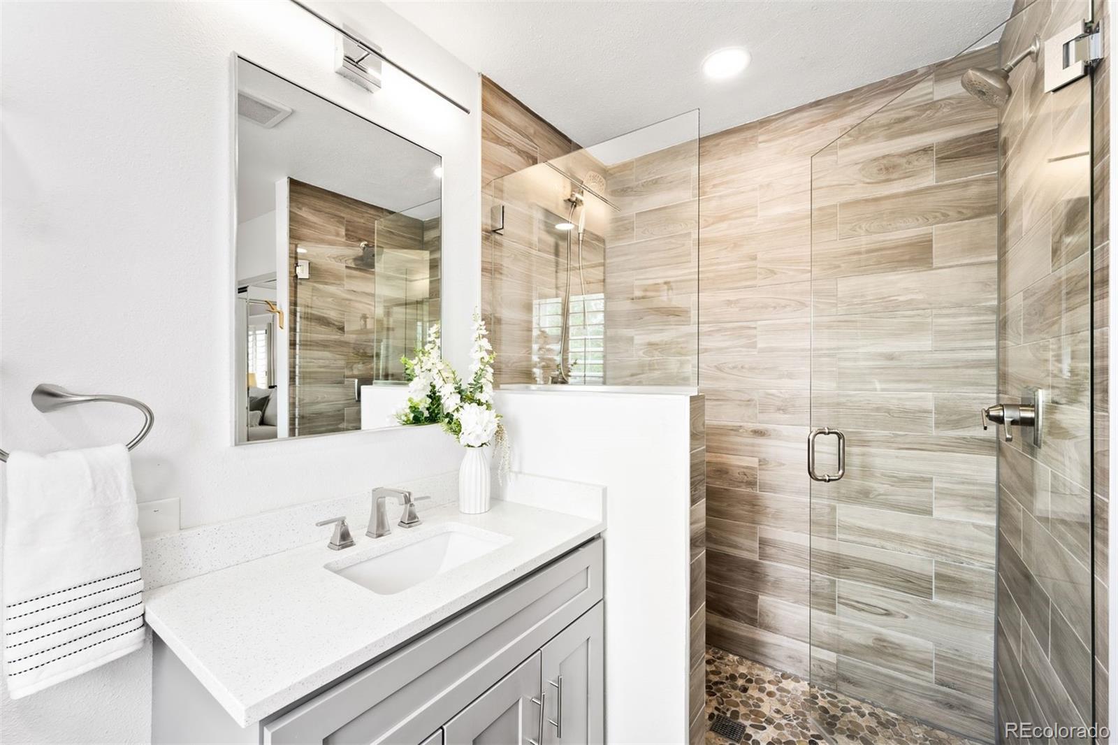 MLS Image #18 for 544 n pearl street,denver, Colorado