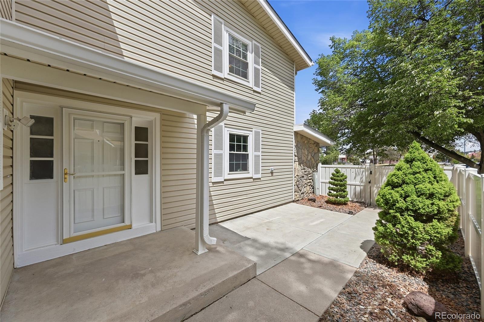 MLS Image #2 for 2770 s heather gardens way,aurora, Colorado