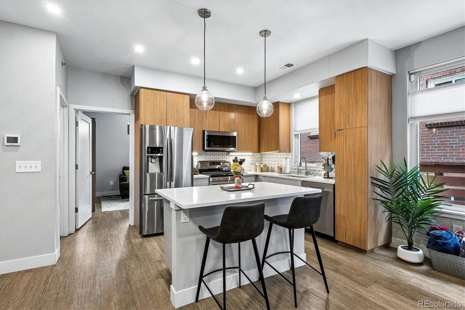 MLS Image #10 for 2061 s milwaukee street,denver, Colorado