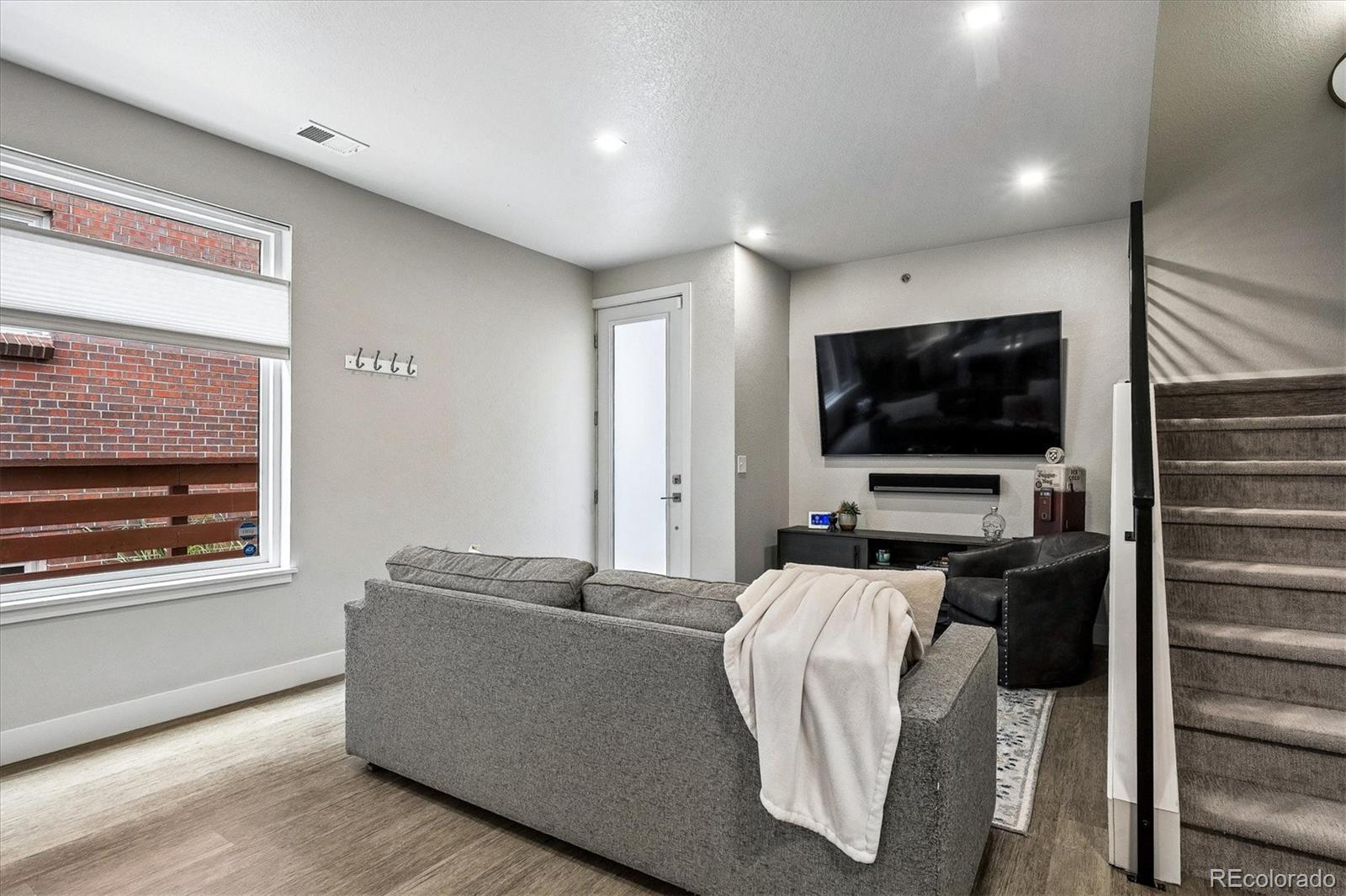 MLS Image #5 for 2061 s milwaukee street,denver, Colorado