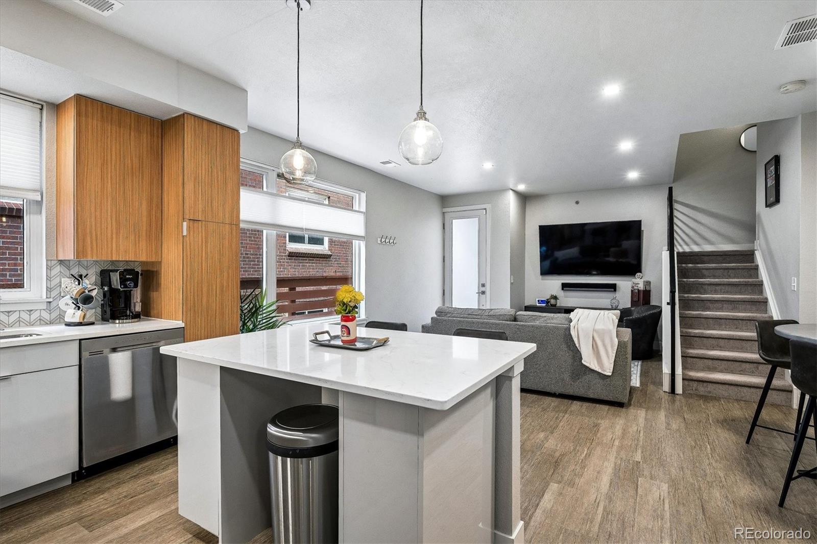 MLS Image #7 for 2061 s milwaukee street,denver, Colorado