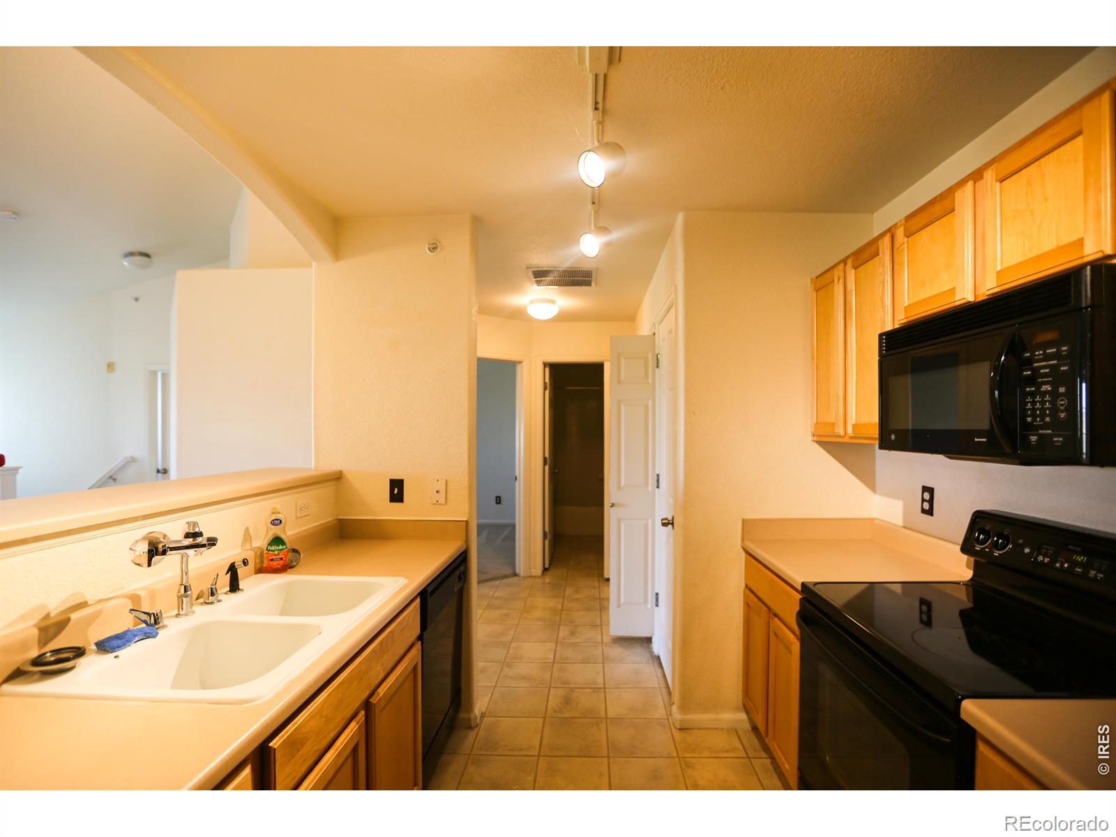 MLS Image #10 for 5255  memphis street,denver, Colorado