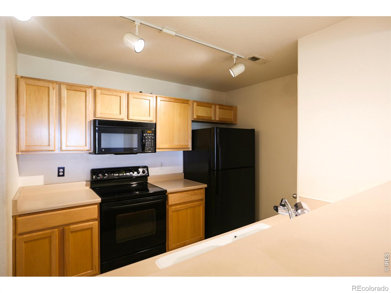MLS Image #11 for 5255  memphis street,denver, Colorado