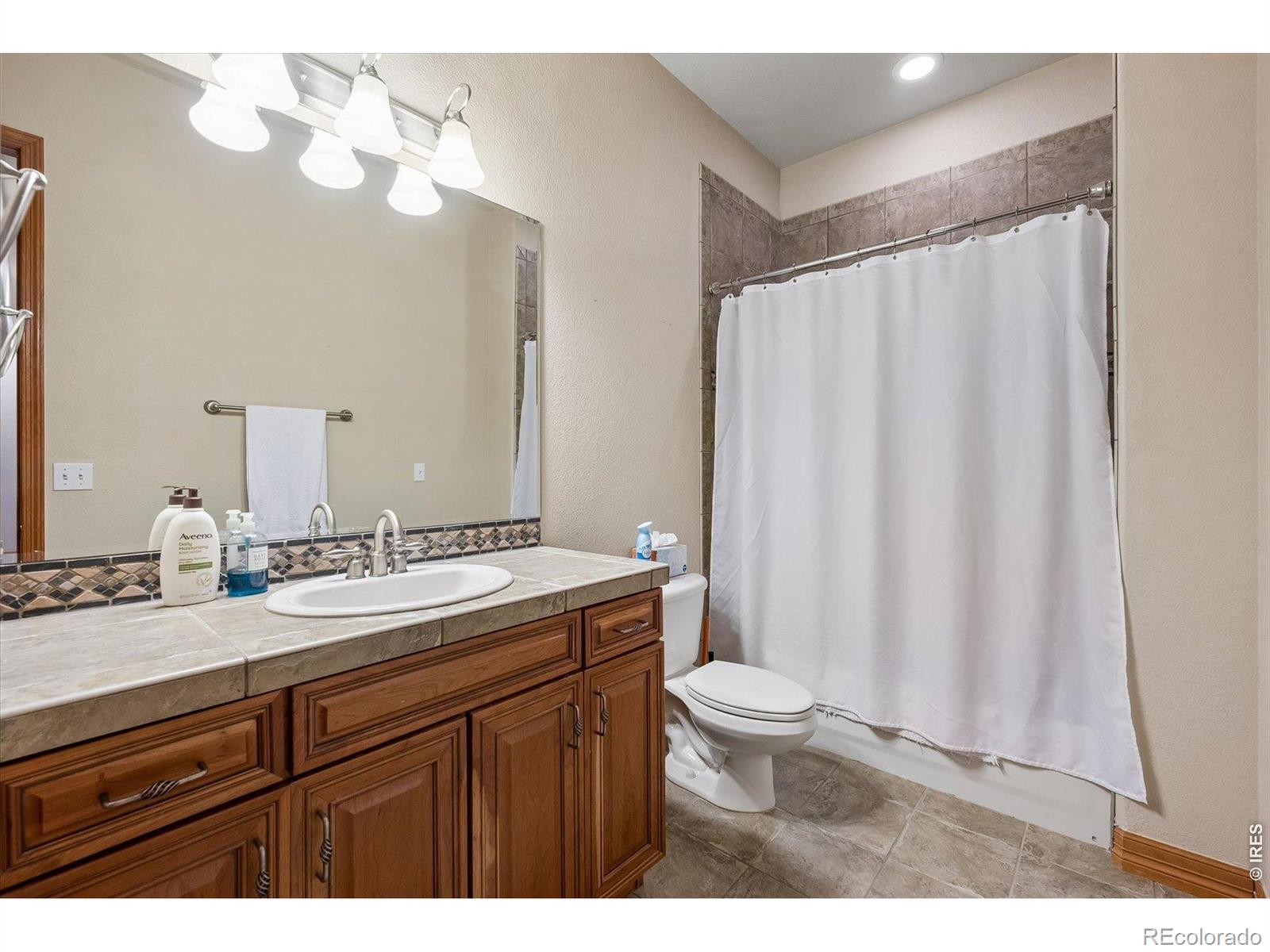 MLS Image #15 for 11933  mobile street #a,commerce city, Colorado