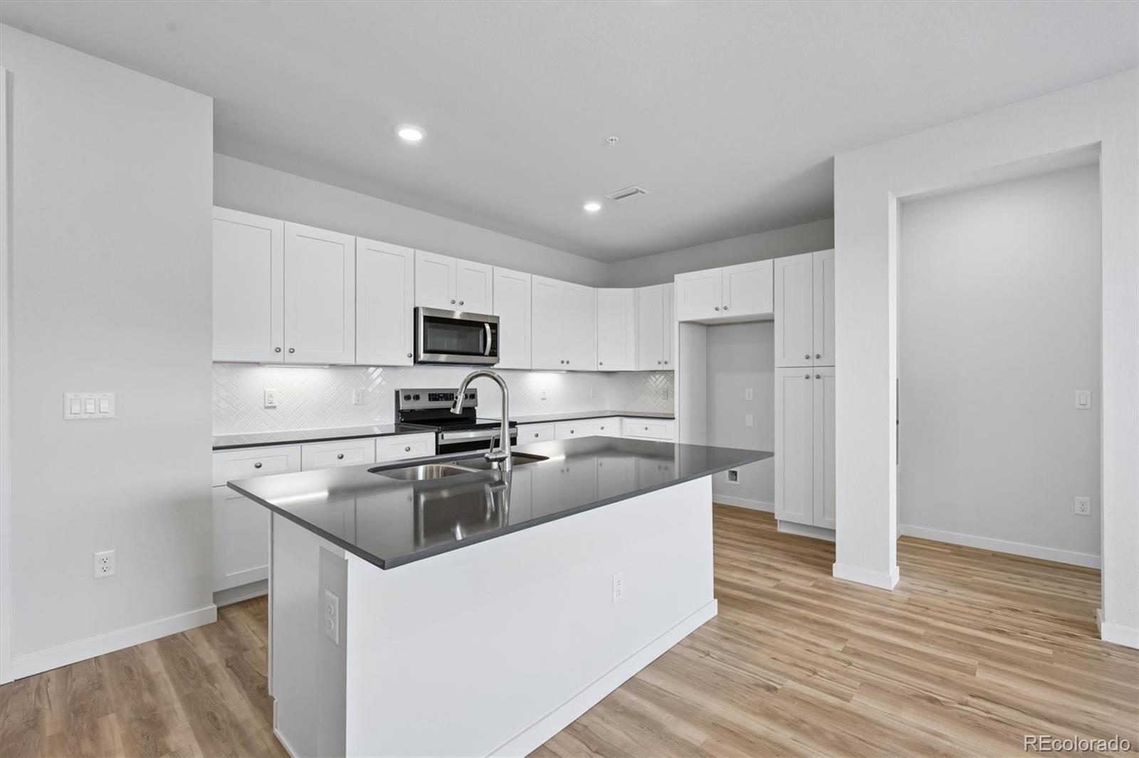 MLS Image #8 for 483  interlocken boulevard 201,broomfield, Colorado