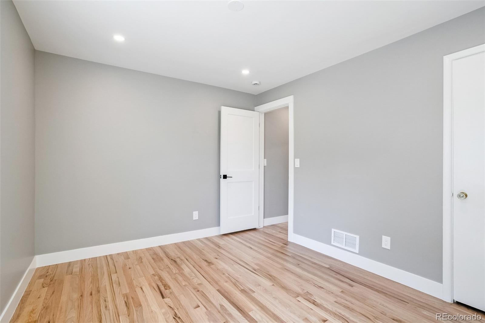 MLS Image #10 for 2323 n niagara street,denver, Colorado