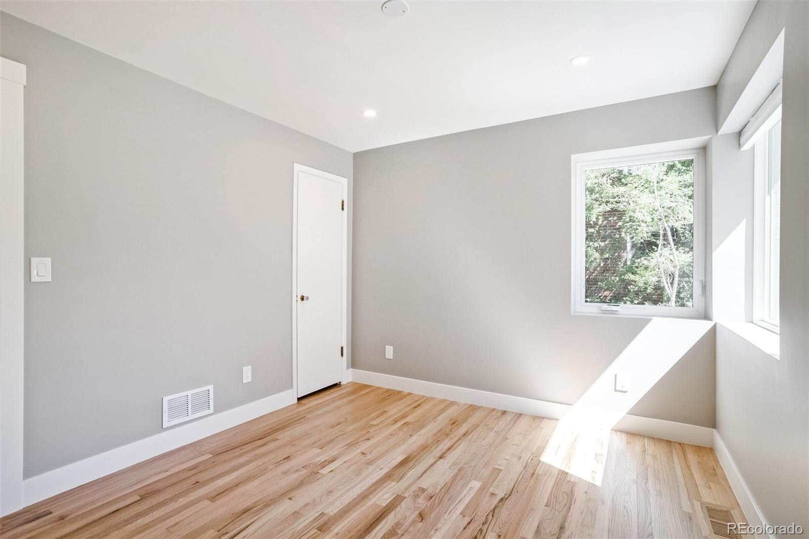 MLS Image #11 for 2323 n niagara street,denver, Colorado