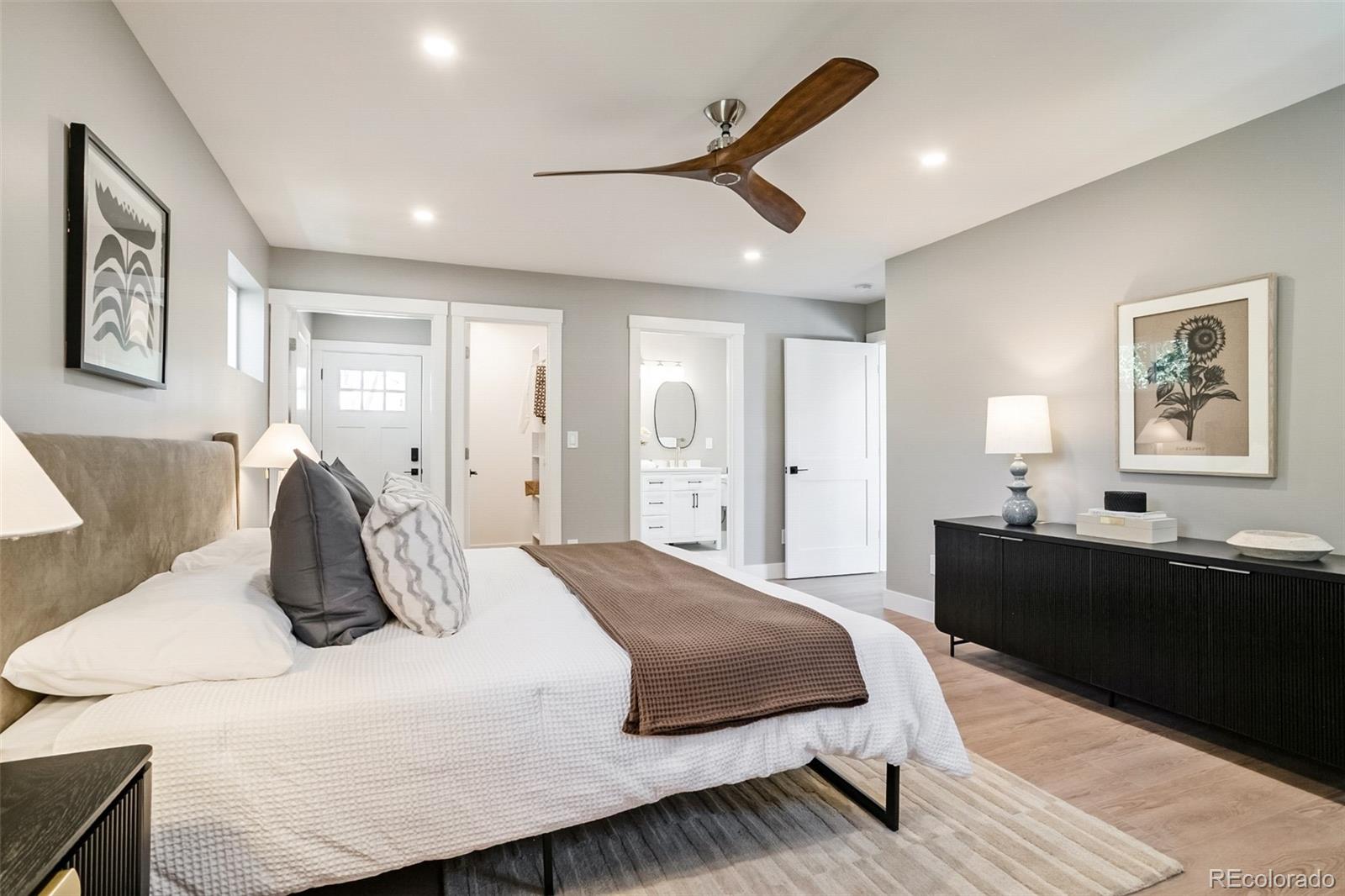 MLS Image #15 for 2323 n niagara street,denver, Colorado
