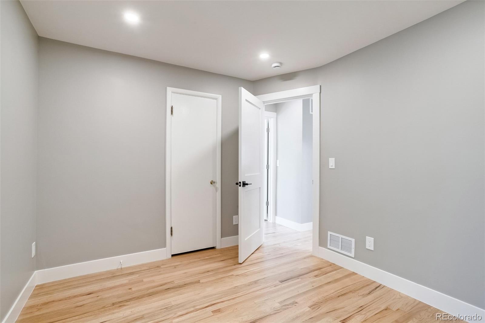 MLS Image #6 for 2323 n niagara street,denver, Colorado