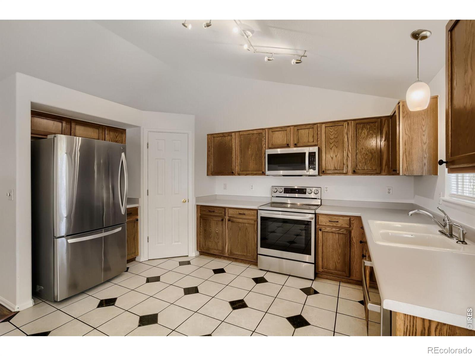 MLS Image #8 for 1633  deerwood drive,longmont, Colorado