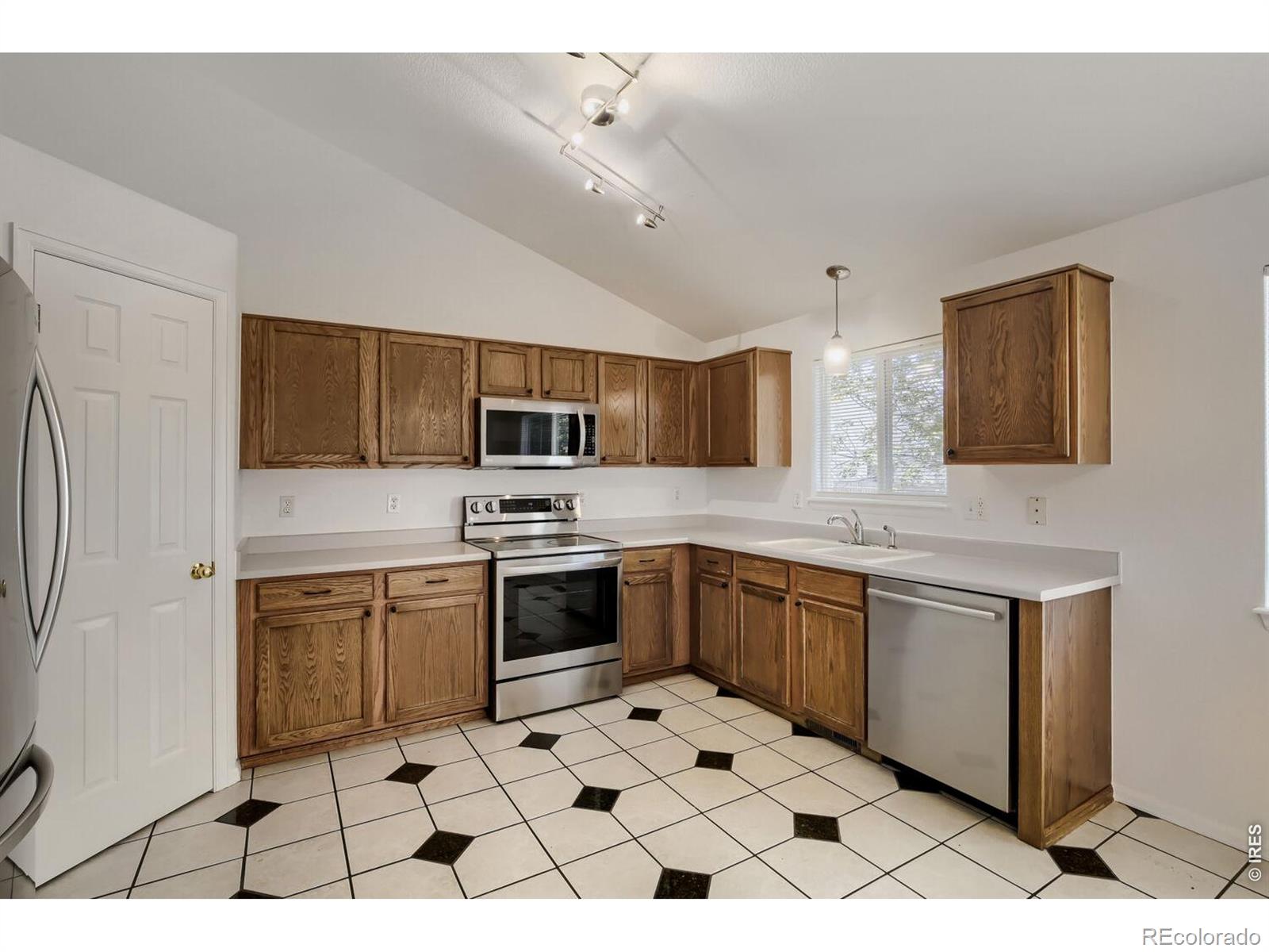 MLS Image #9 for 1633  deerwood drive,longmont, Colorado