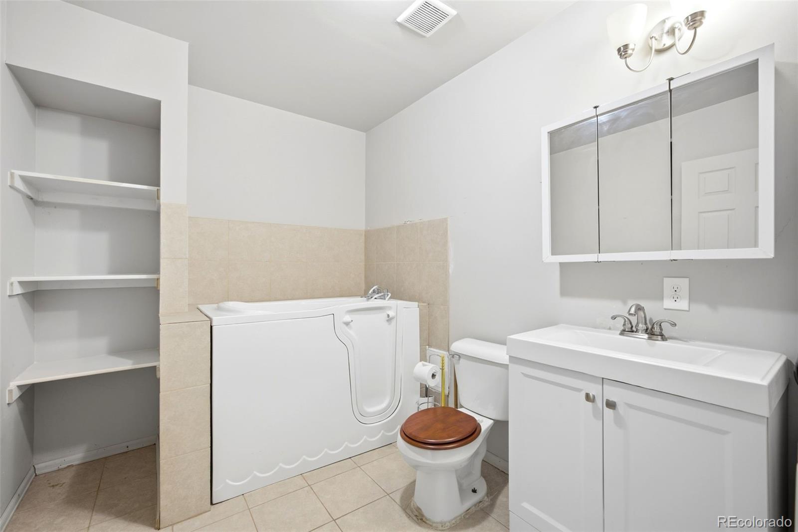 MLS Image #15 for 1800 s vrain street,denver, Colorado