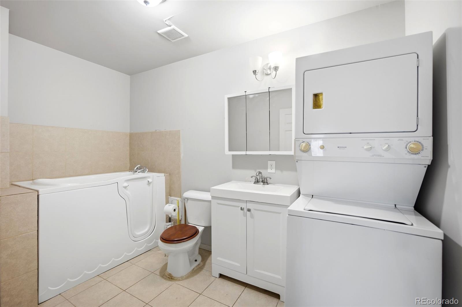 MLS Image #16 for 1800 s vrain street,denver, Colorado