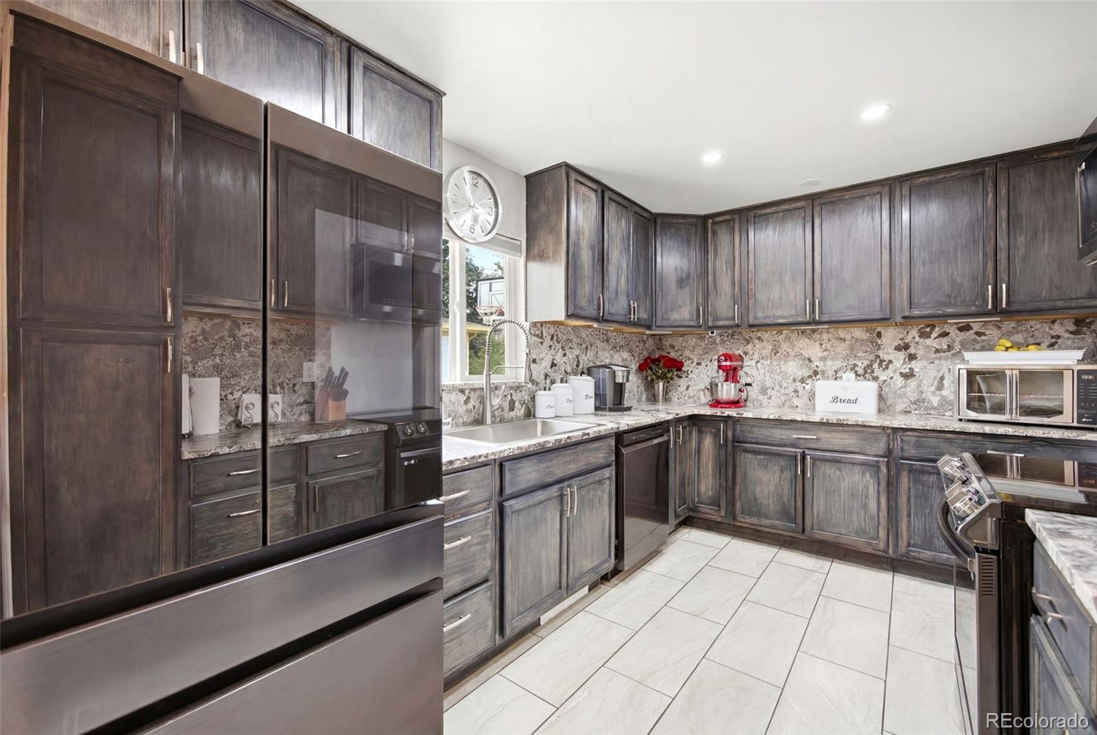 MLS Image #38 for 1800 s vrain street,denver, Colorado