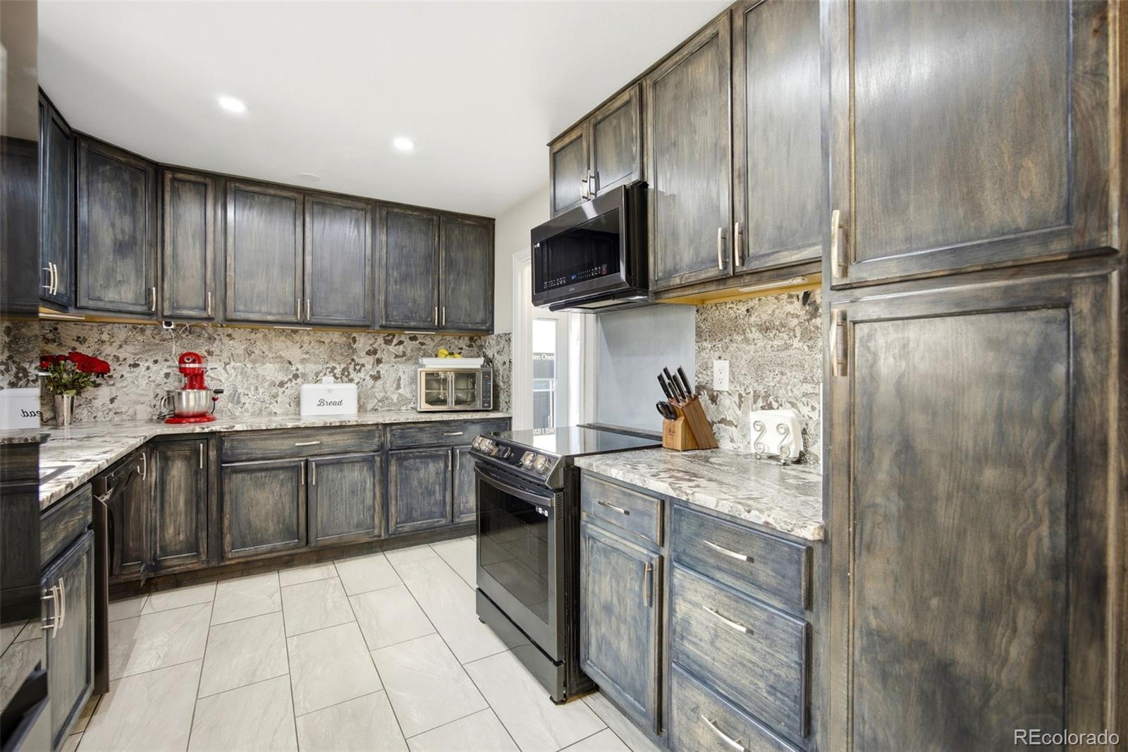 MLS Image #39 for 1800 s vrain street,denver, Colorado