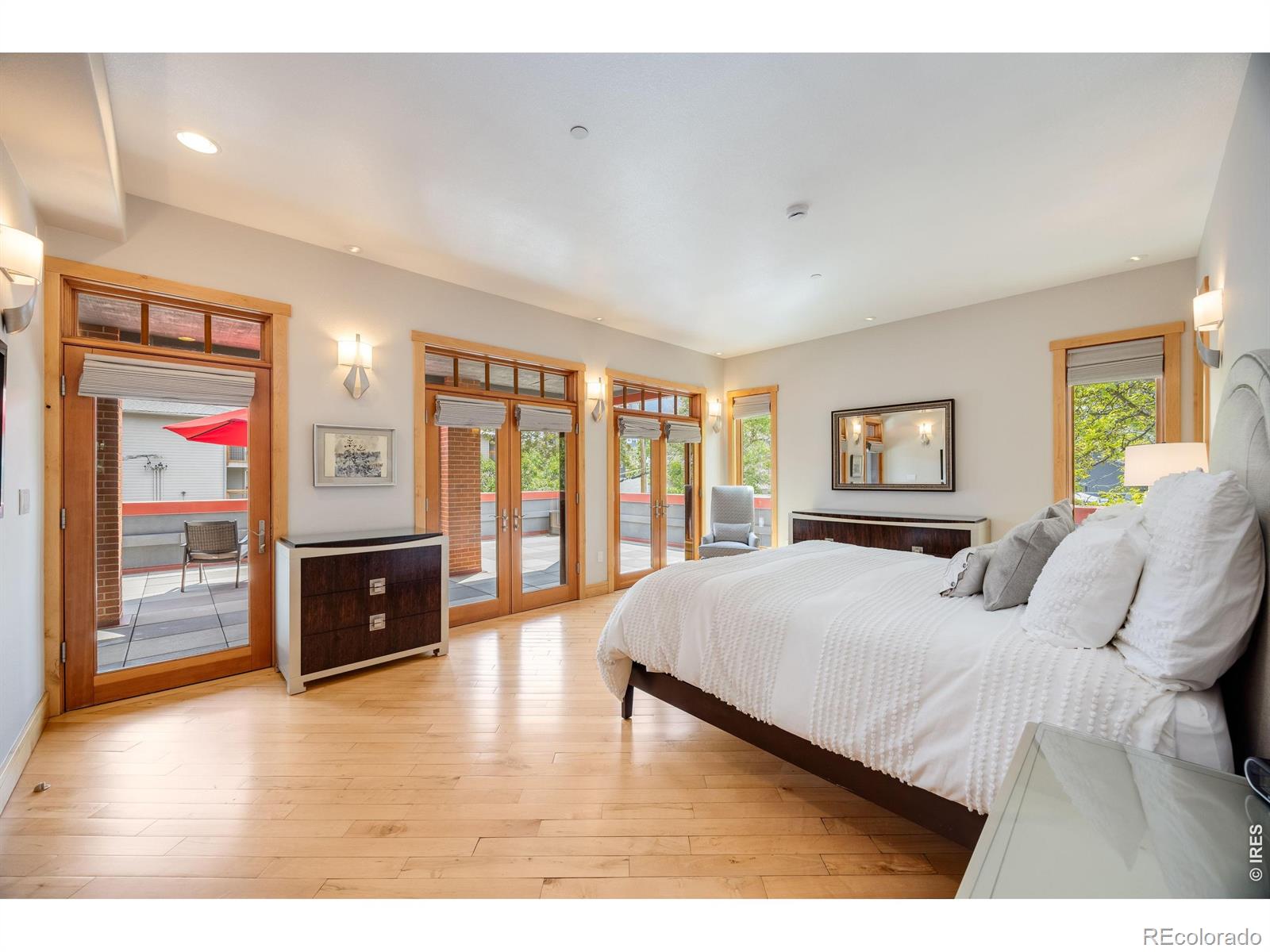 MLS Image #16 for 2034  pearl street,boulder, Colorado