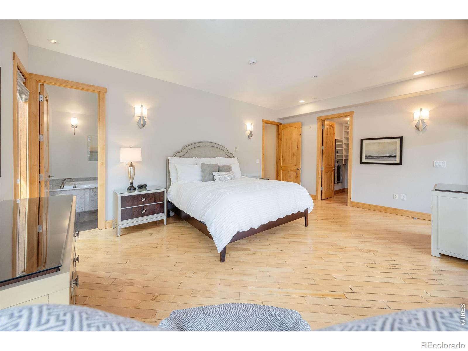 MLS Image #17 for 2034  pearl street,boulder, Colorado