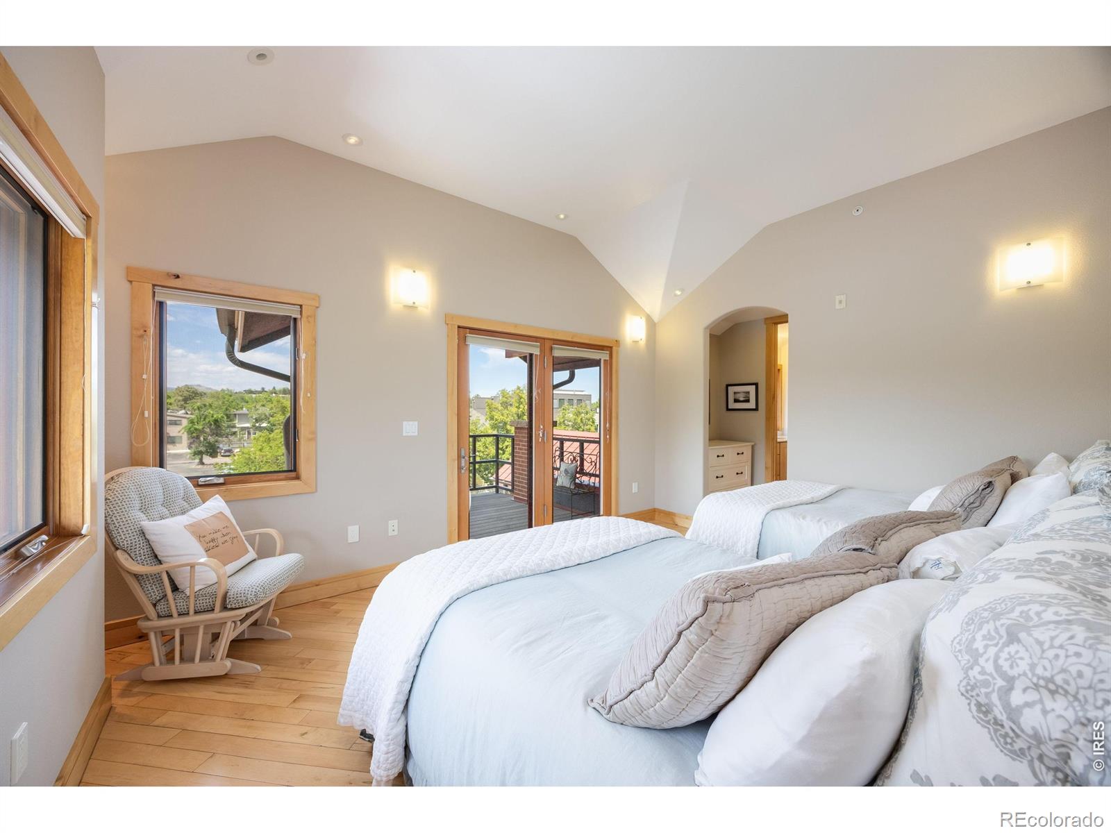 MLS Image #25 for 2034  pearl street,boulder, Colorado