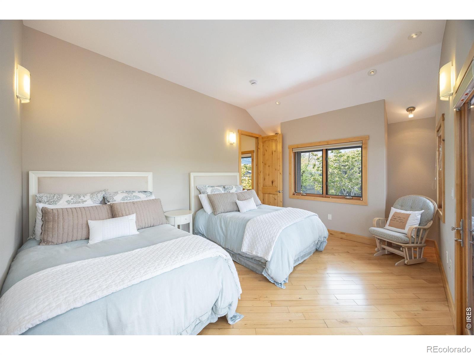 MLS Image #26 for 2034  pearl street,boulder, Colorado