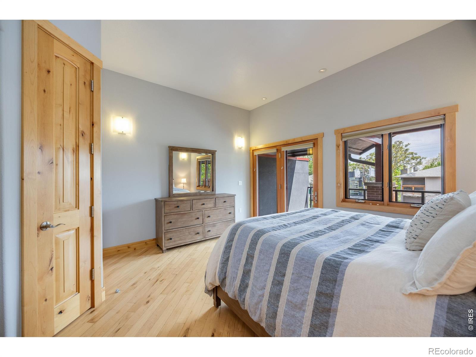 MLS Image #30 for 2034  pearl street,boulder, Colorado