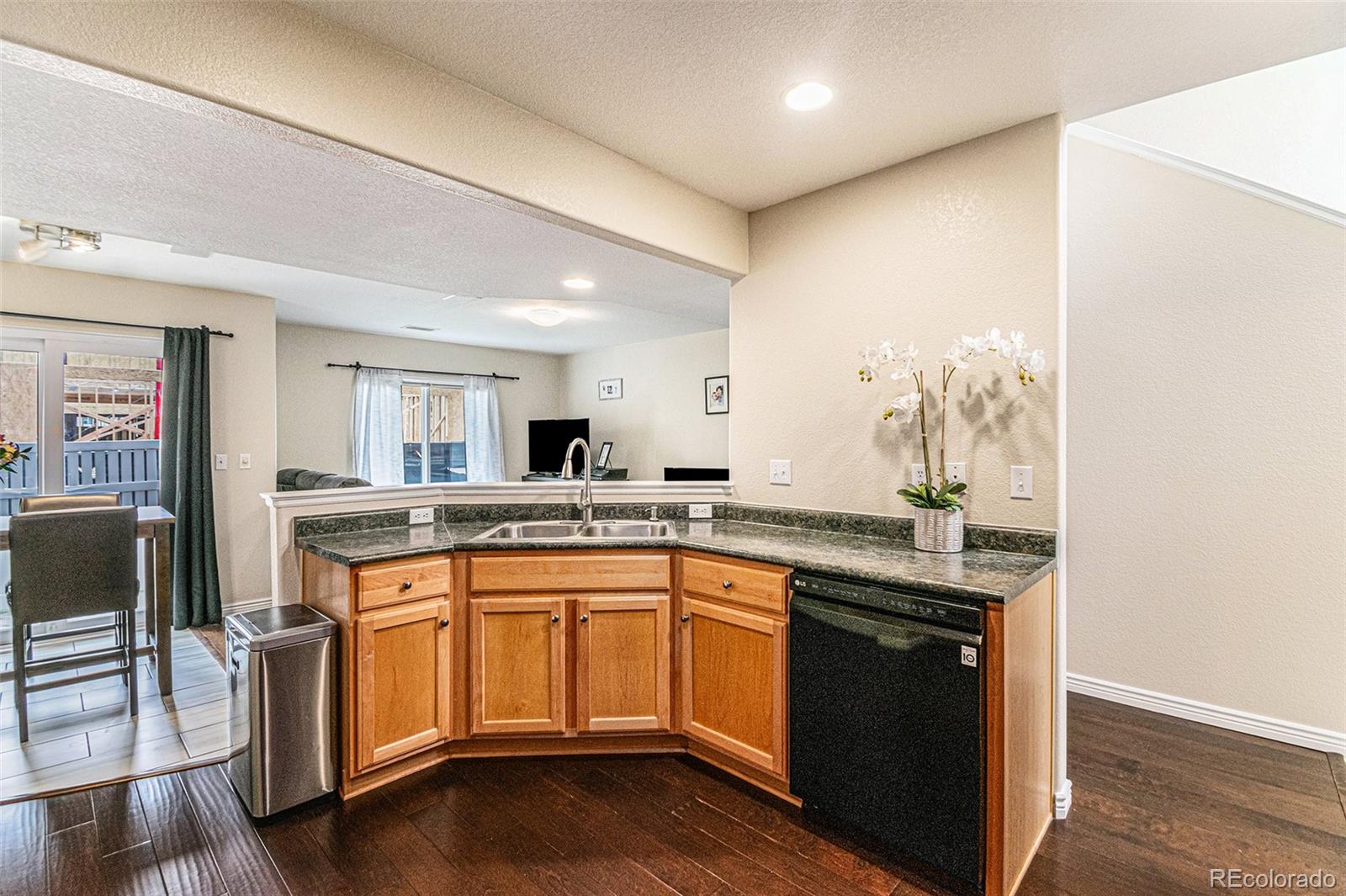 MLS Image #4 for 5890  ceylon street,denver, Colorado
