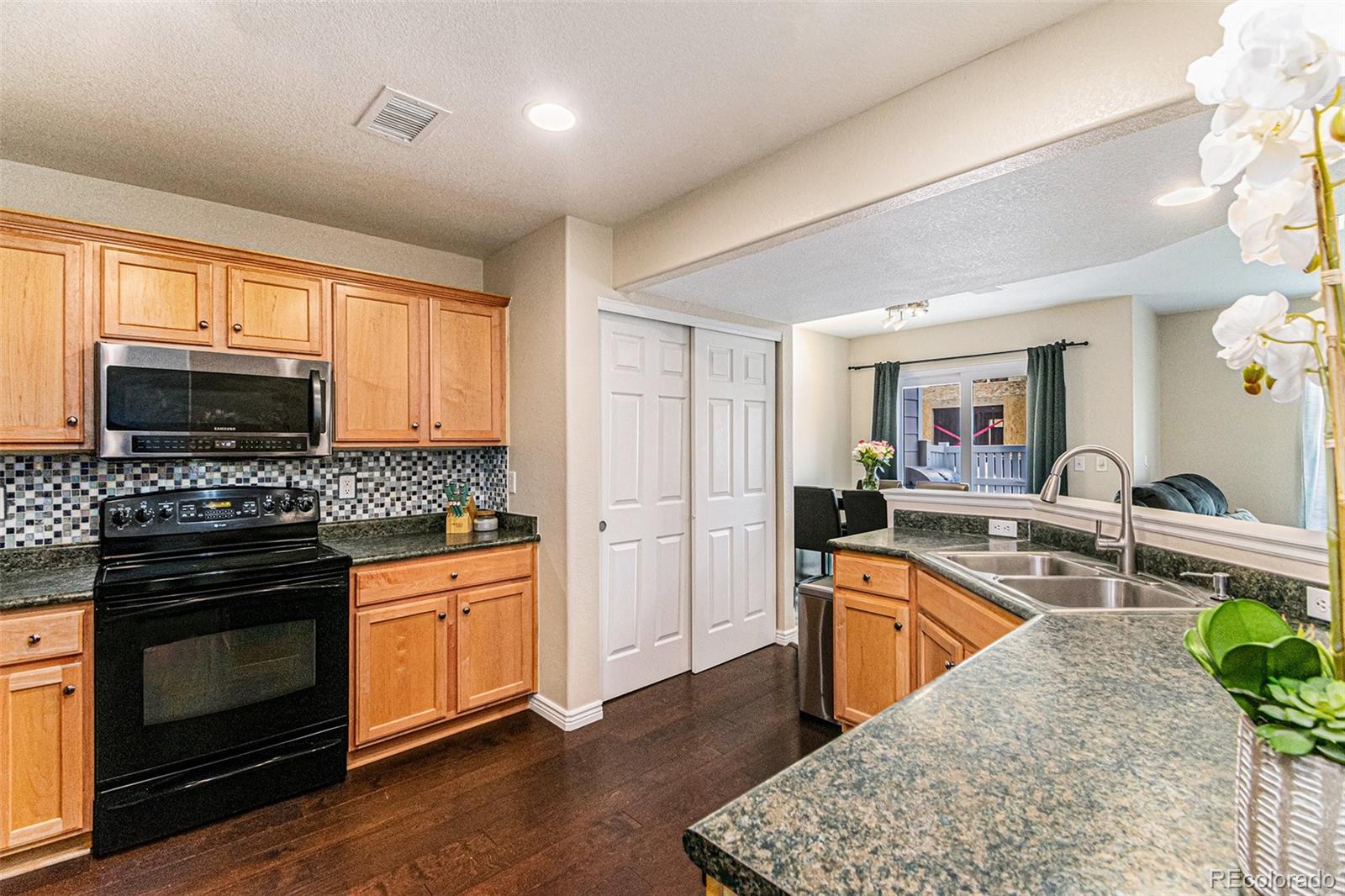 MLS Image #5 for 5890  ceylon street,denver, Colorado