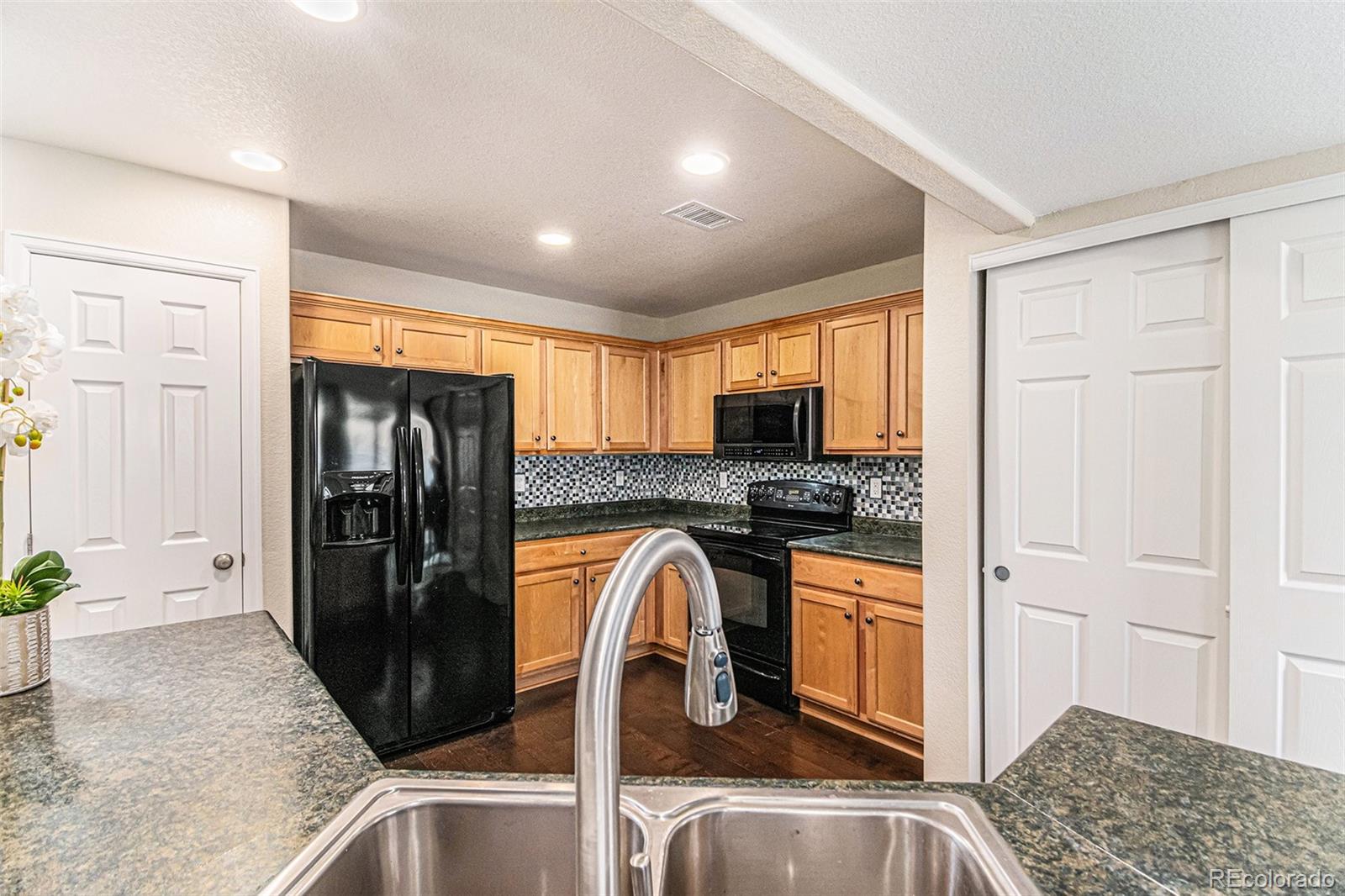 MLS Image #6 for 5890  ceylon street,denver, Colorado