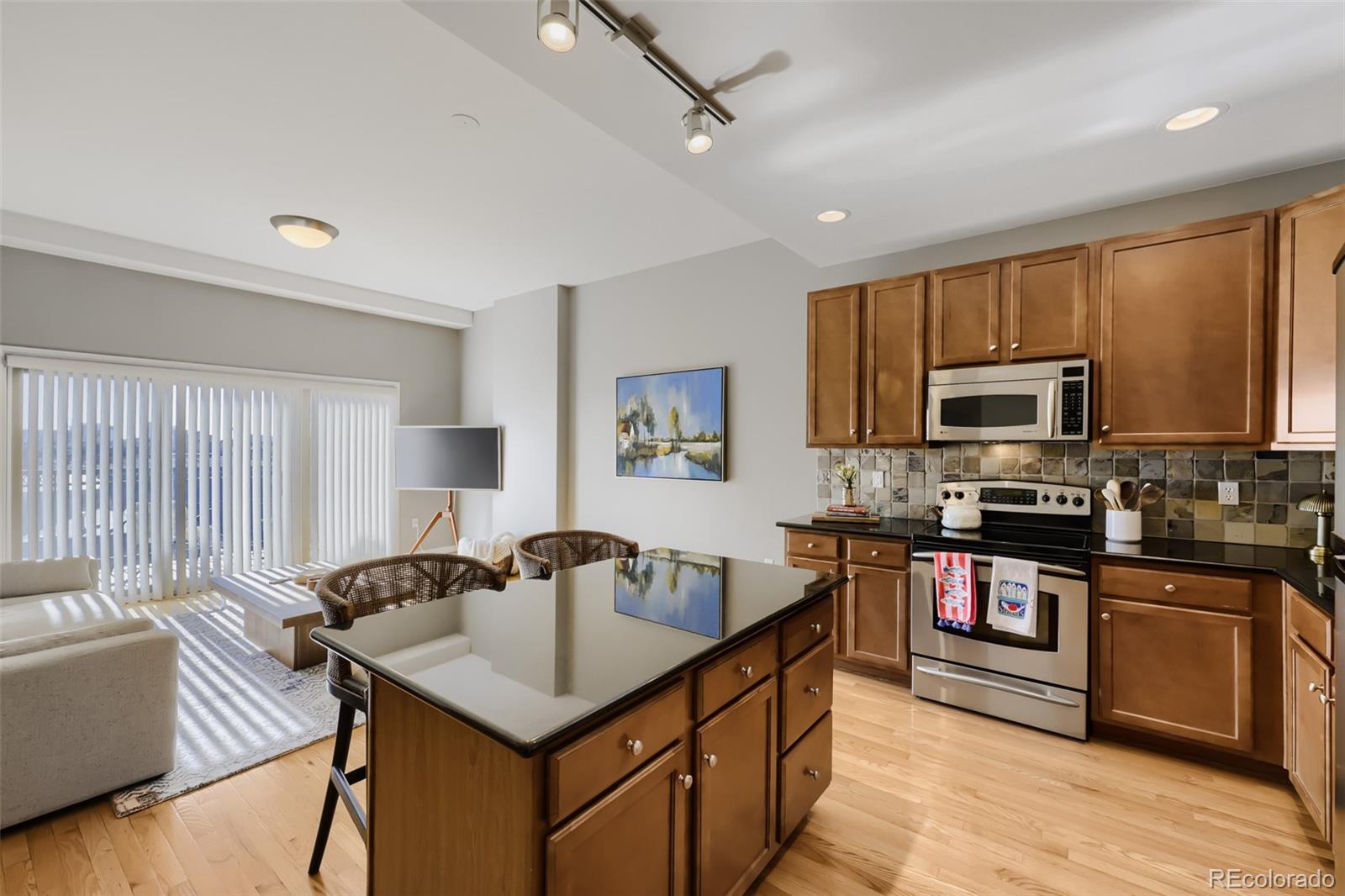 MLS Image #2 for 1950 n logan street 807,denver, Colorado